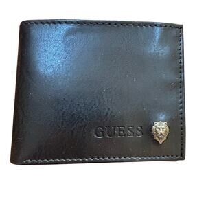 Men’s Guess brand black leather bifold wallet metal lion head logo medallion